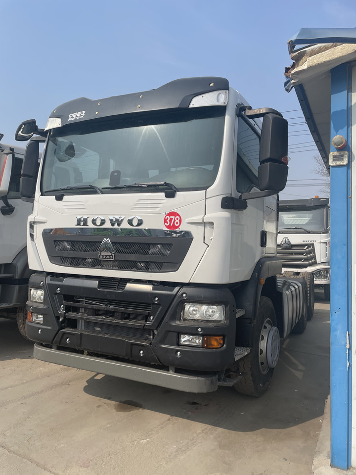 SINOTRUK HOWO 420HP TRACTOR HEAD - Tracteur routier: photos 3 SINOTRUK HOWO 420HP TRACTOR HEAD - Tracteur routier: photos 3