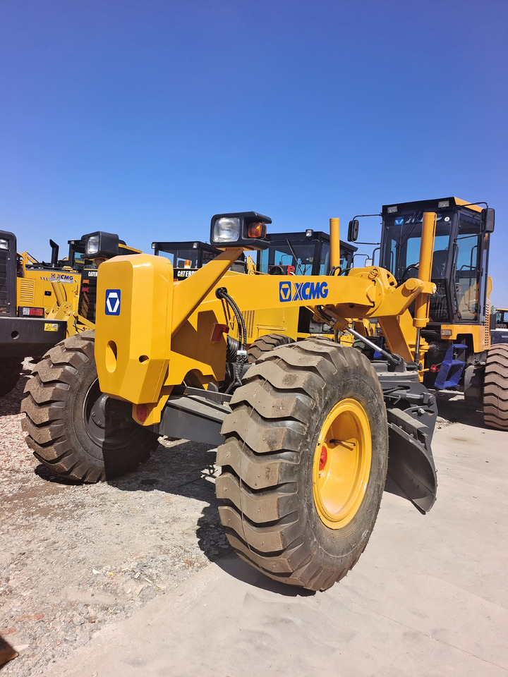 XCMG GR1803 - Niveleuse: photos 3 XCMG GR1803 - Niveleuse: photos 3