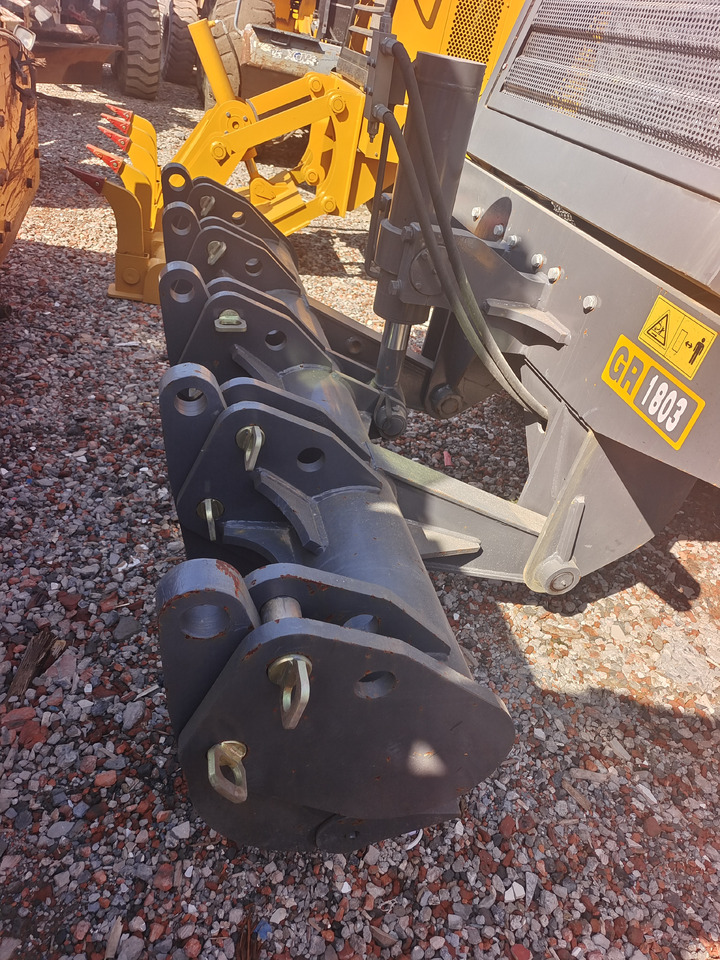 XCMG GR1803 WITH RIPPER - Niveleuse: photos 3 XCMG GR1803 WITH RIPPER - Niveleuse: photos 3