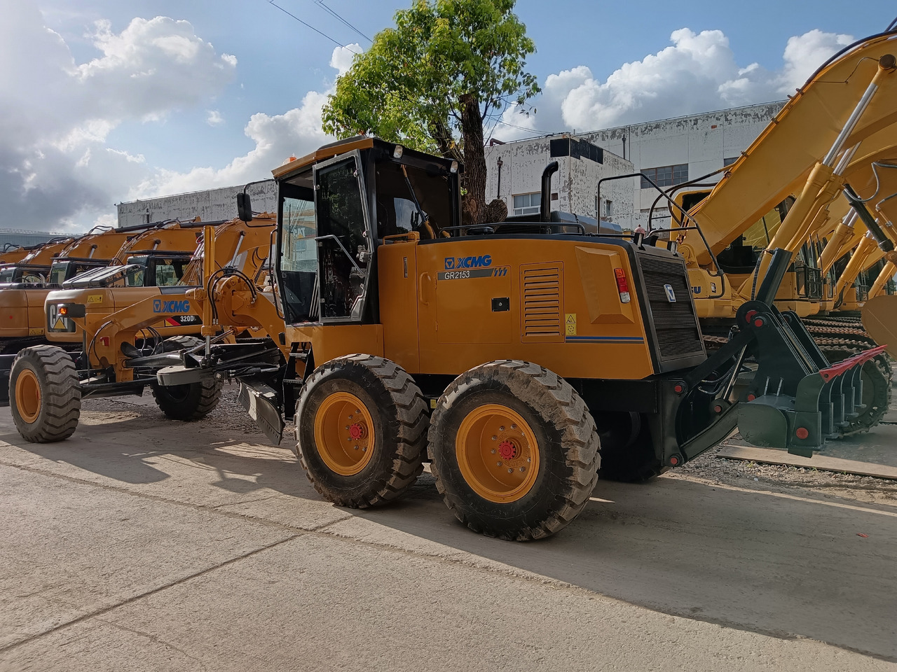 Niveleuse XCMG GR2153 WITH RIPPER AND TWO BLADES: photos 13