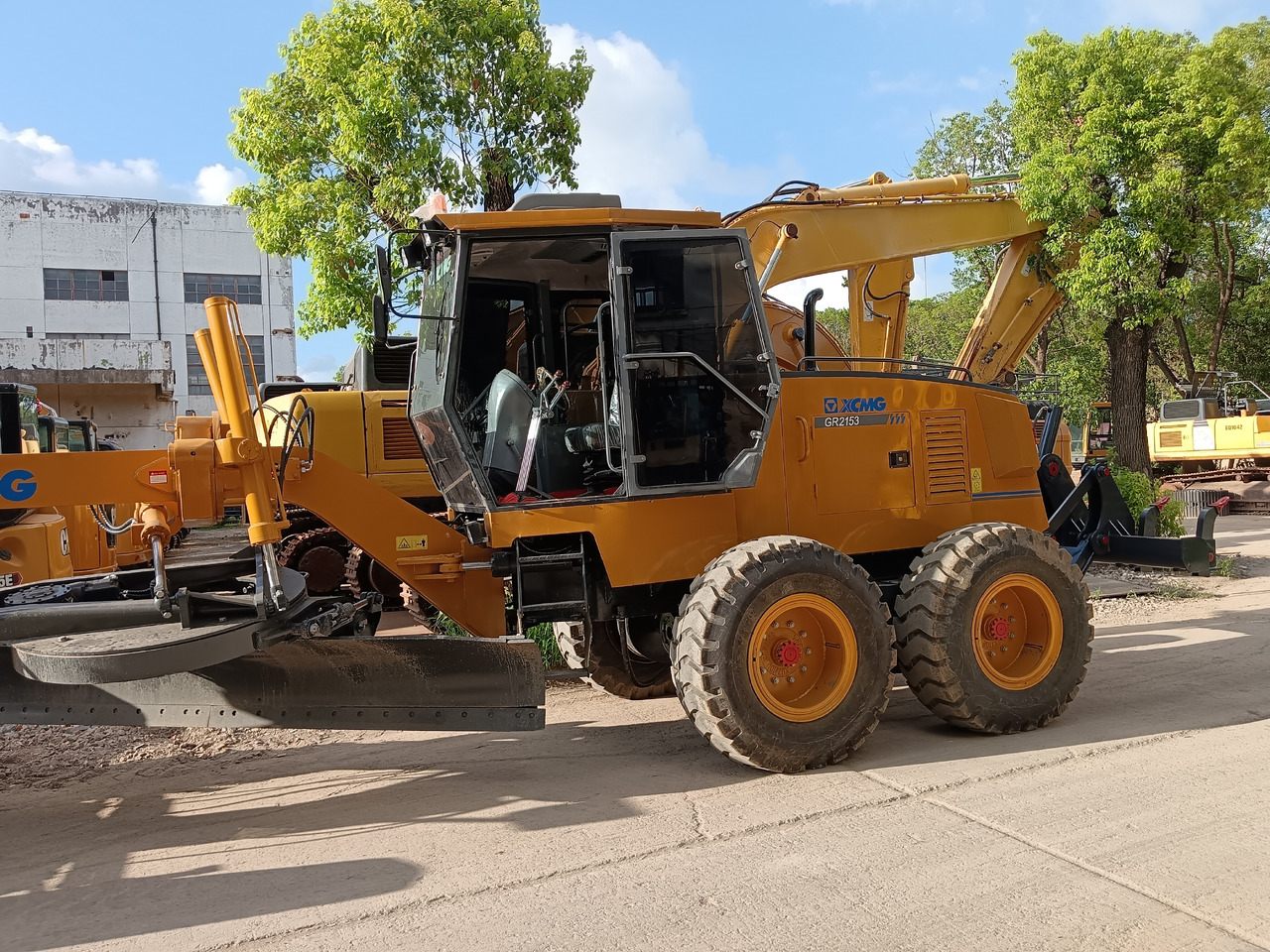 Niveleuse XCMG GR2153 WITH RIPPER AND TWO BLADES: photos 14