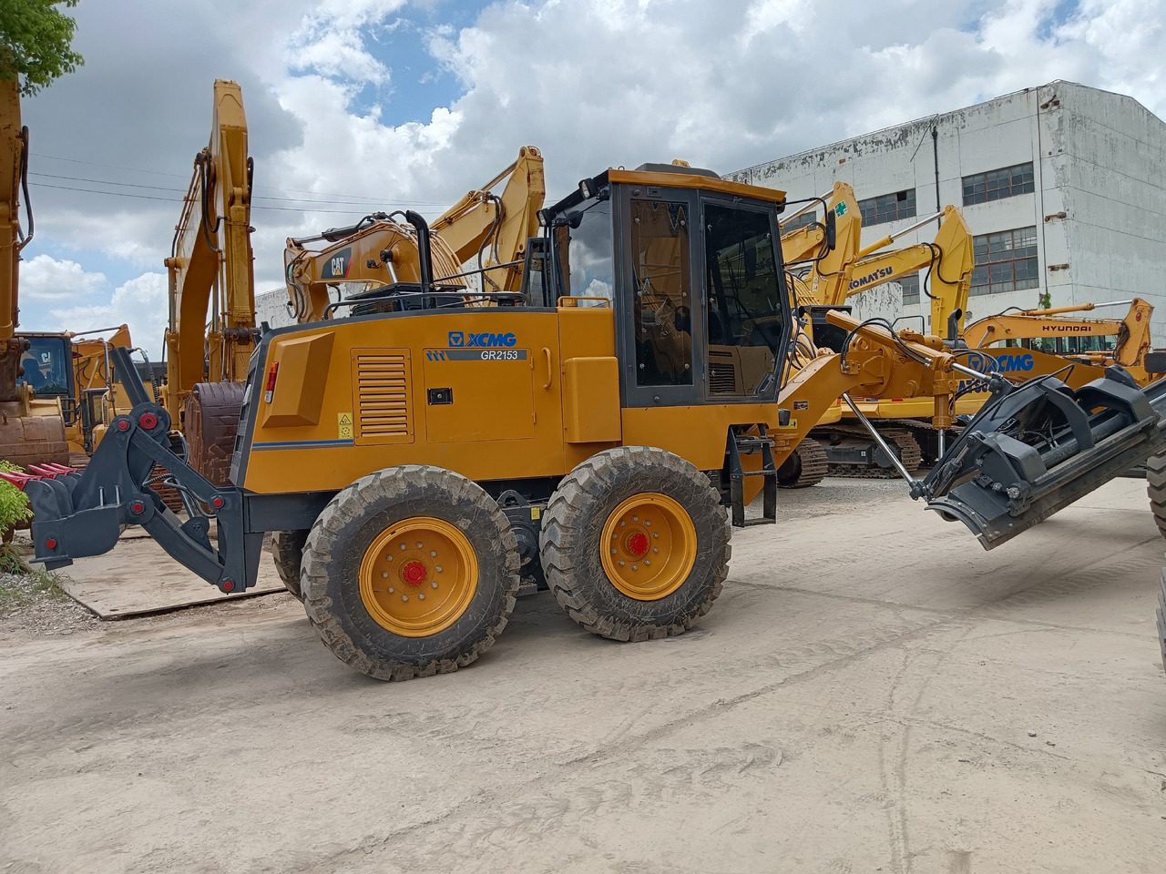 Niveleuse XCMG GR2153 WITH RIPPER AND TWO BLADES: photos 8