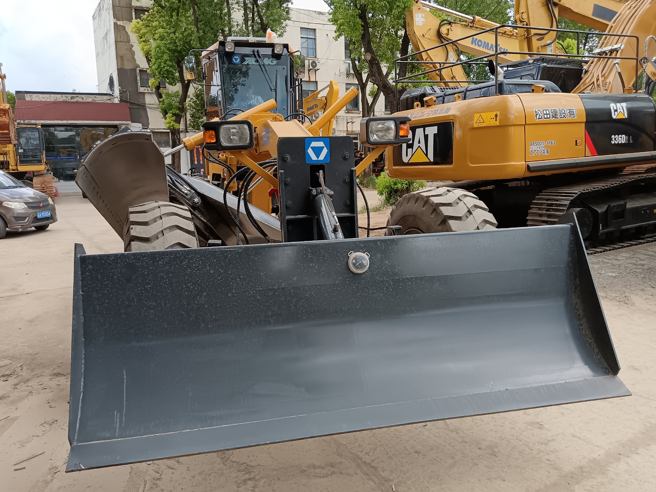 Niveleuse XCMG GR2153 WITH RIPPER AND TWO BLADES: photos 9