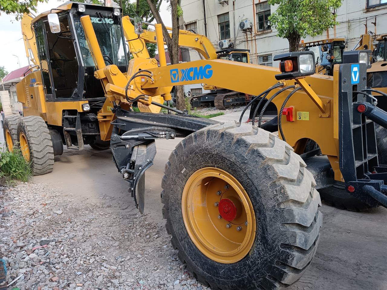 Niveleuse XCMG GR2153 WITH RIPPER AND TWO BLADES: photos 19