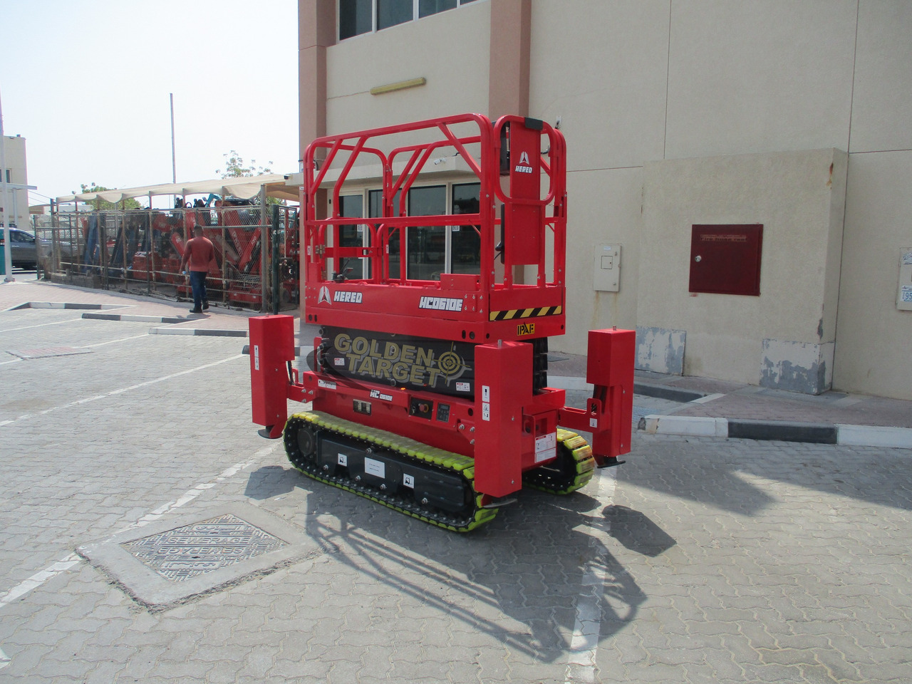 Hered HC0610E Electric Crawler Scissor Lift - Nacelle ciseaux: photos 1 Hered HC0610E Electric Crawler Scissor Lift - Nacelle ciseaux: photos 1