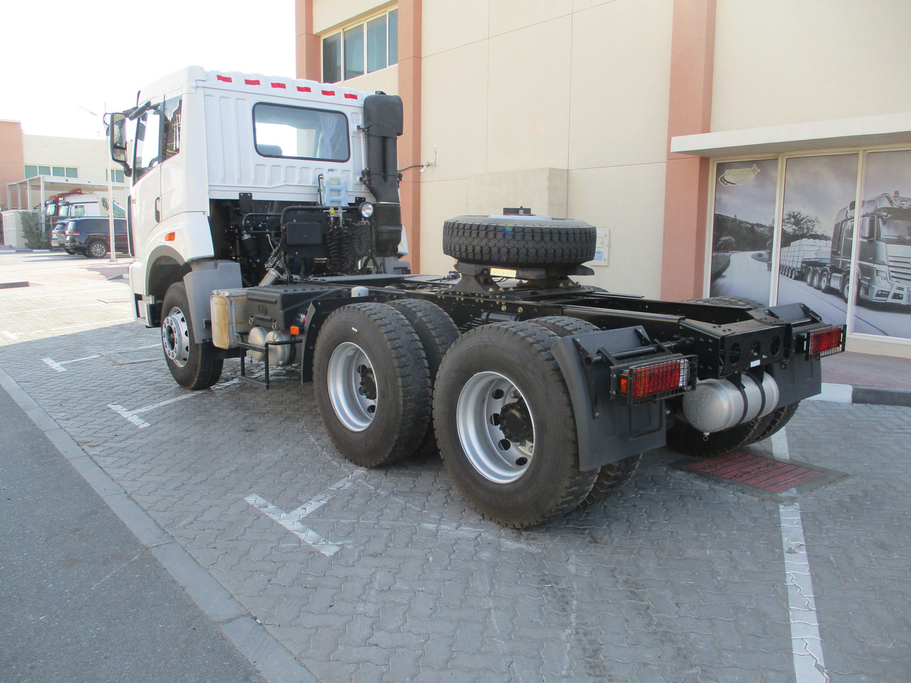 FAW 4181P2K15 6x4 Head Truck - Tracteur routier: photos 4 FAW 4181P2K15 6x4 Head Truck - Tracteur routier: photos 4