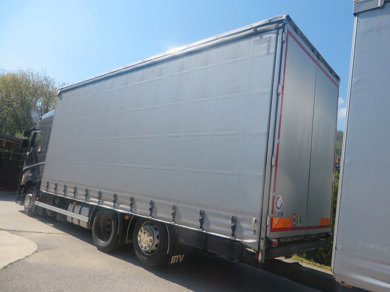 Renault T480 SC 6x2 tandem jumbo 116m3 - Camion à rideaux coulissants: photos 5 Renault T480 SC 6x2 tandem jumbo 116m3 - Camion à rideaux coulissants: photos 5