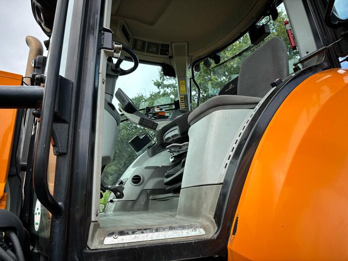 Tracteur agricole Claas Axion 920: photos 18