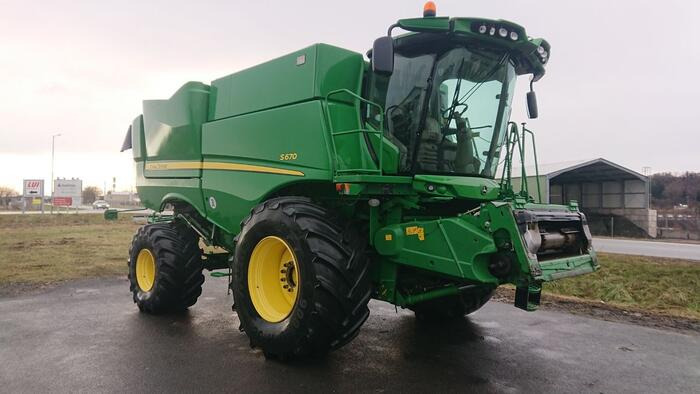 John Deere S670 - Moissonneuse-batteuse: photos 2 John Deere S670 - Moissonneuse-batteuse: photos 2