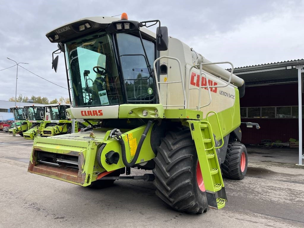 Claas Lexion 540 C - Moissonneuse-batteuse: photos 3 Claas Lexion 540 C - Moissonneuse-batteuse: photos 3