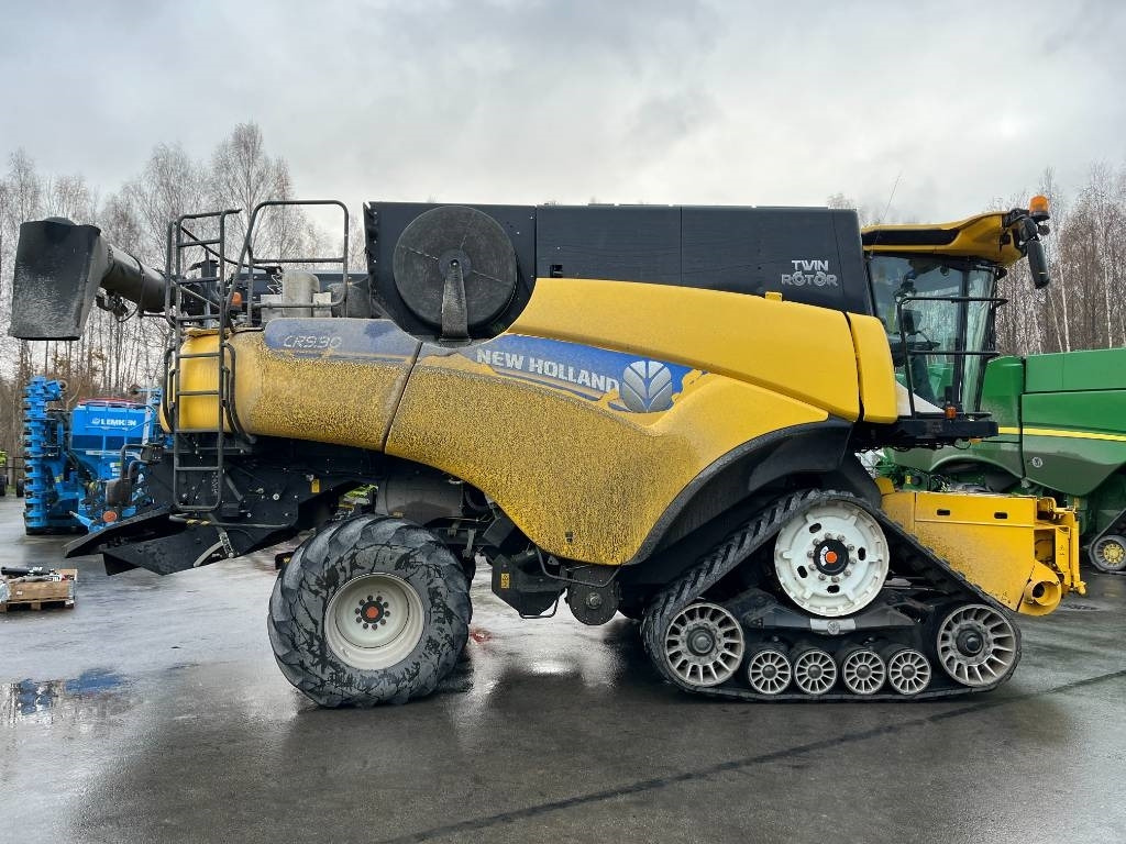 New Holland CR 9.90 - Moissonneuse-batteuse: photos 5 New Holland CR 9.90 - Moissonneuse-batteuse: photos 5