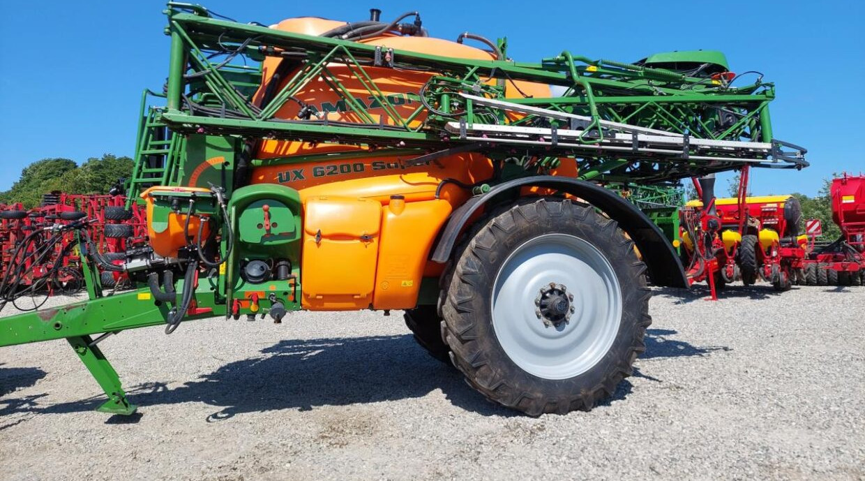 Amazone UX 6200 SUPER - 36-30-24m - Pulvérisateur traîné: photos 3 Amazone UX 6200 SUPER - 36-30-24m - Pulvérisateur traîné: photos 3