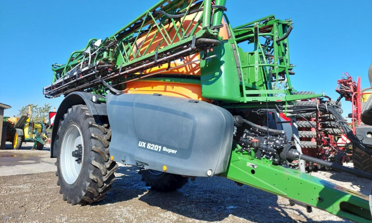 Amazone UX 6201 Super - 24-30-36m - Pulvérisateur traîné: photos 3 Amazone UX 6201 Super - 24-30-36m - Pulvérisateur traîné: photos 3