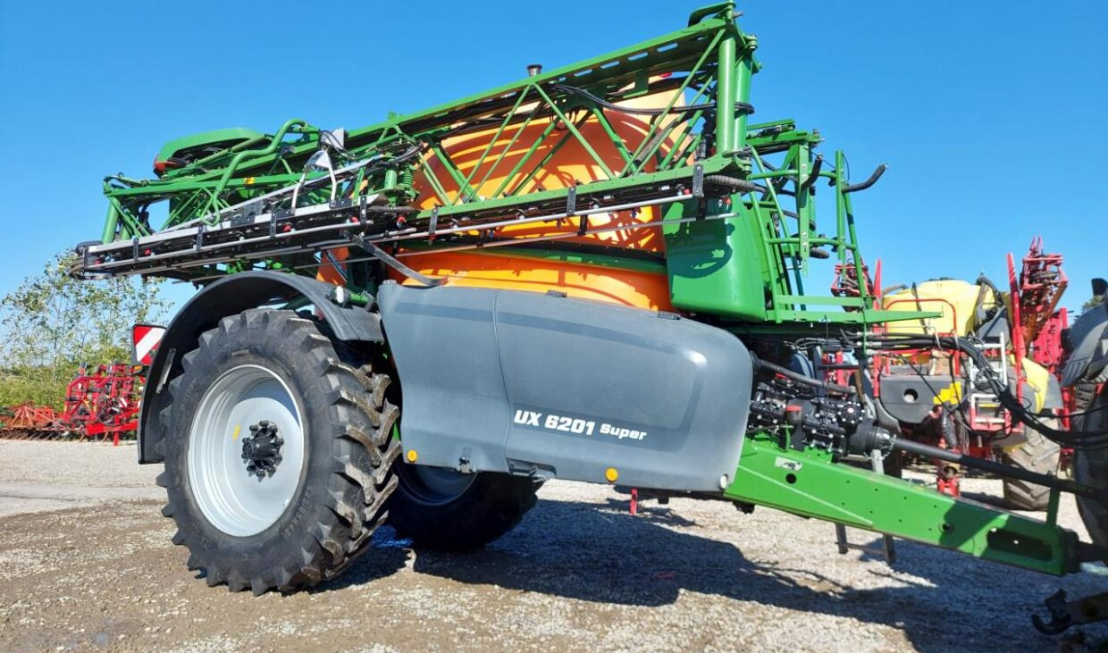 Amazone UX 6201 Super - 24-30-36m - Pulvérisateur traîné: photos 1 Amazone UX 6201 Super - 24-30-36m - Pulvérisateur traîné: photos 1