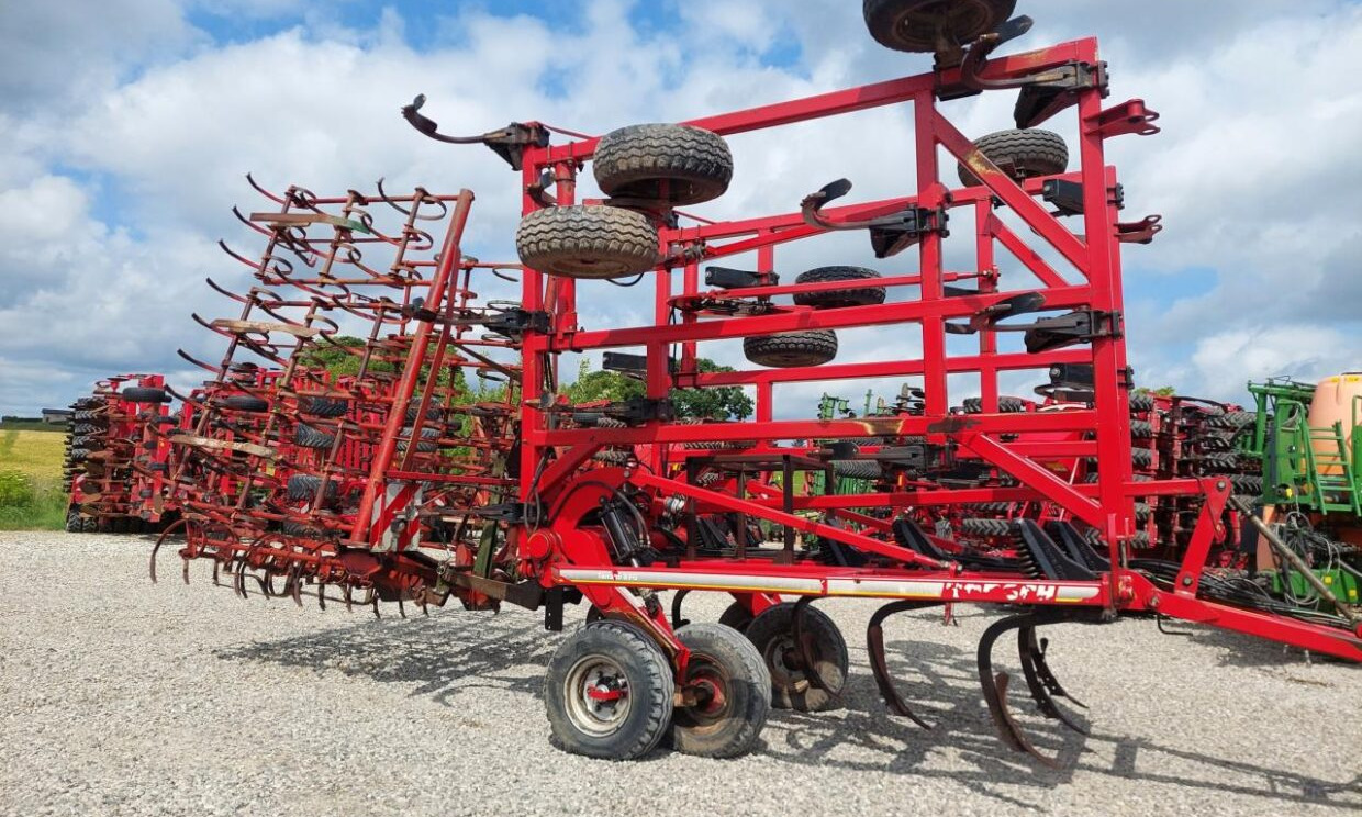 Horsch TERRANO 8 FG + Kverneland C - Herse: photos 1 Horsch TERRANO 8 FG + Kverneland C - Herse: photos 1