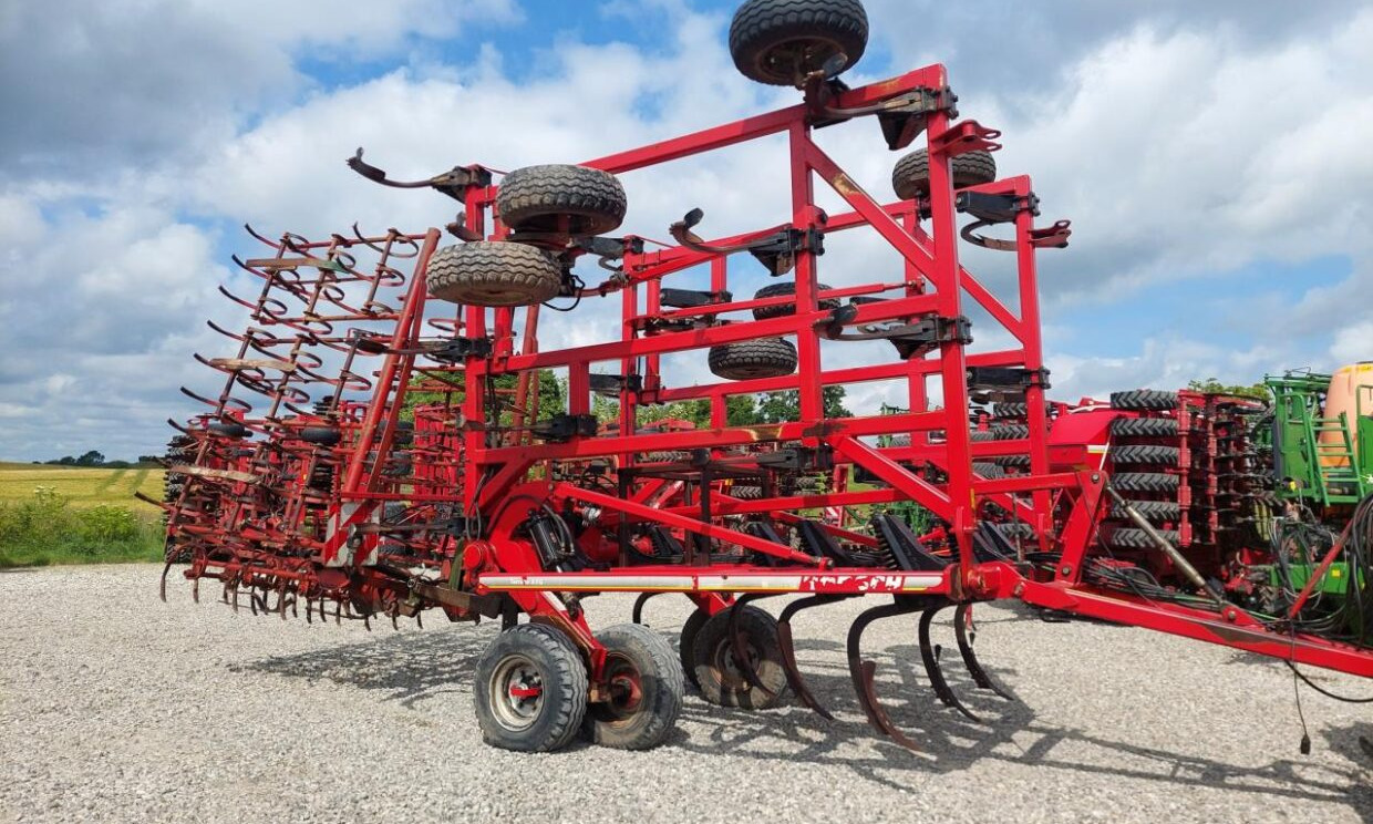 Horsch TERRANO 8 FG + Kverneland C - Herse: photos 3 Horsch TERRANO 8 FG + Kverneland C - Herse: photos 3