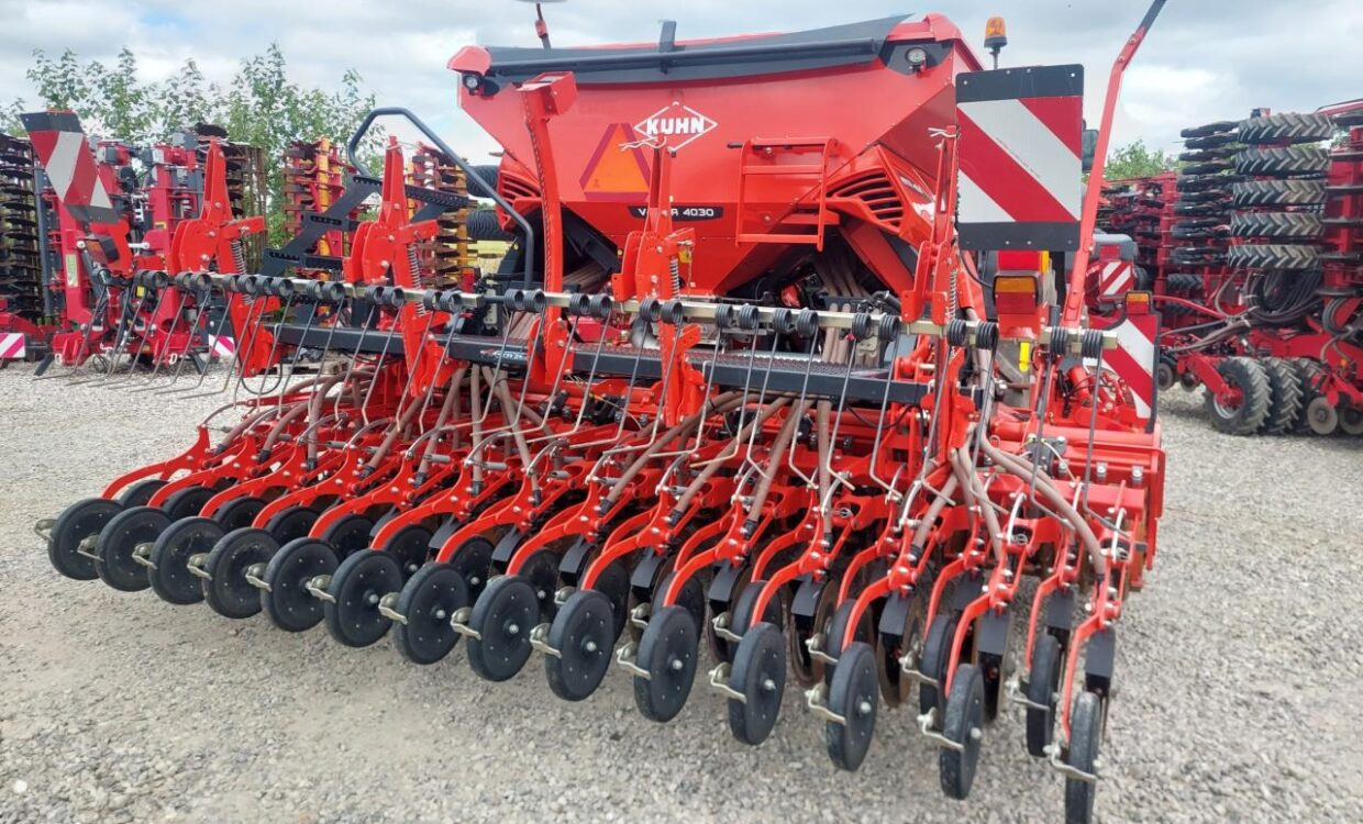 Kuhn Kuhn Venta 4030 / HR 4004 - Combiné de semis: photos 1 Kuhn Kuhn Venta 4030 / HR 4004 - Combiné de semis: photos 1