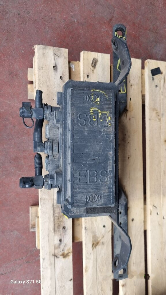 Knorr-Bremse AIR DRYER Mercedes-Benz ACTROS MP4 - Valve de frein pour Camion: photos 2 Knorr-Bremse AIR DRYER Mercedes-Benz ACTROS MP4 - Valve de frein pour Camion: photos 2