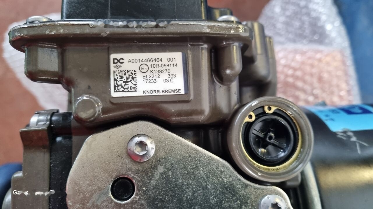 Knorr-Bremse AIR DRYER UNIT EAPU K138270 Mercedes-Benz ACTROS MP4 EURO 6 - Bloc de gestion pour Camion: photos 2 Knorr-Bremse AIR DRYER UNIT EAPU K138270 Mercedes-Benz ACTROS MP4 EURO 6 - Bloc de gestion pour Camion: photos 2