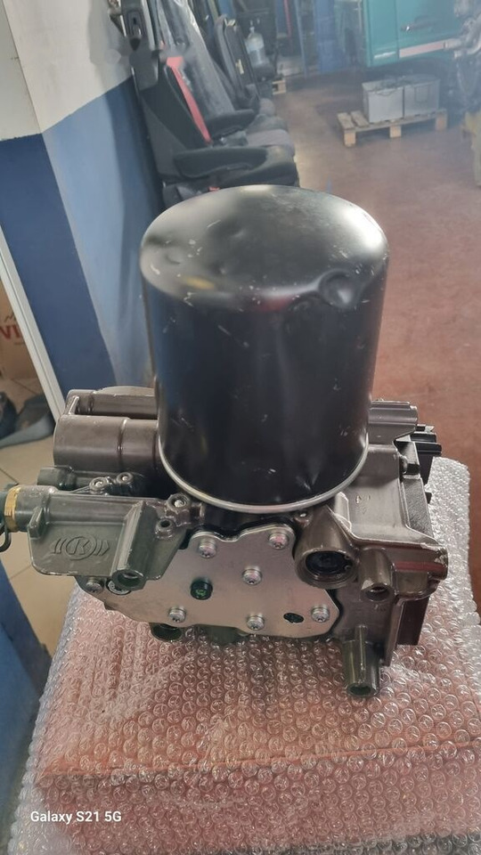 Knorr-Bremse AIR DRYER UNIT EAPU K138270 Mercedes-Benz ACTROS MP4 EURO 6 - Bloc de gestion pour Camion: photos 1 Knorr-Bremse AIR DRYER UNIT EAPU K138270 Mercedes-Benz ACTROS MP4 EURO 6 - Bloc de gestion pour Camion: photos 1