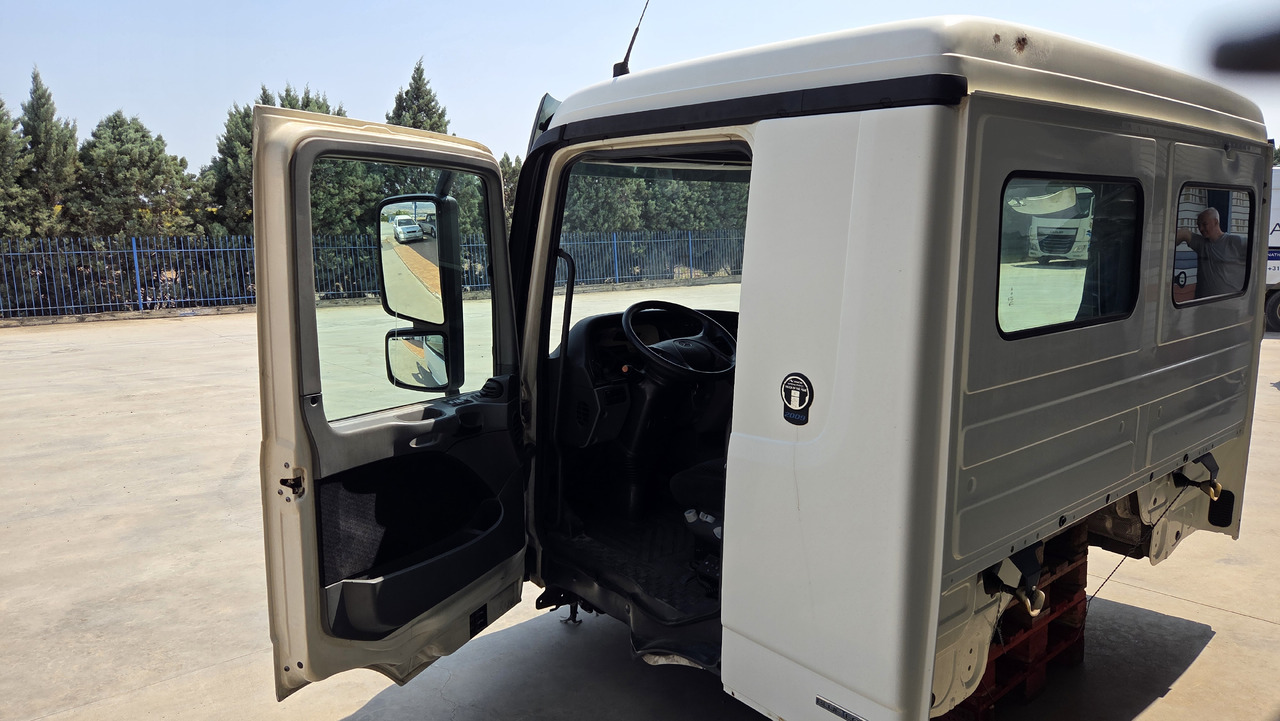 MERCEDES ACTROS MP3 MEDIUM - Cabine: photos 4 MERCEDES ACTROS MP3 MEDIUM - Cabine: photos 4