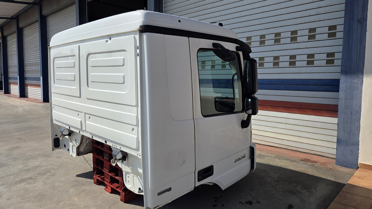 MERCEDES-BENZ ACTROS MP3 EURO 5 MEDIUM SIZE - Cabine: photos 5 MERCEDES-BENZ ACTROS MP3 EURO 5 MEDIUM SIZE - Cabine: photos 5