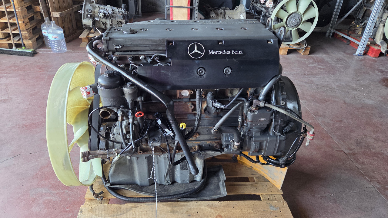 MERCEDES-BENZ ATEGO OM 906 LA - Moteur: photos 1 MERCEDES-BENZ ATEGO OM 906 LA - Moteur: photos 1