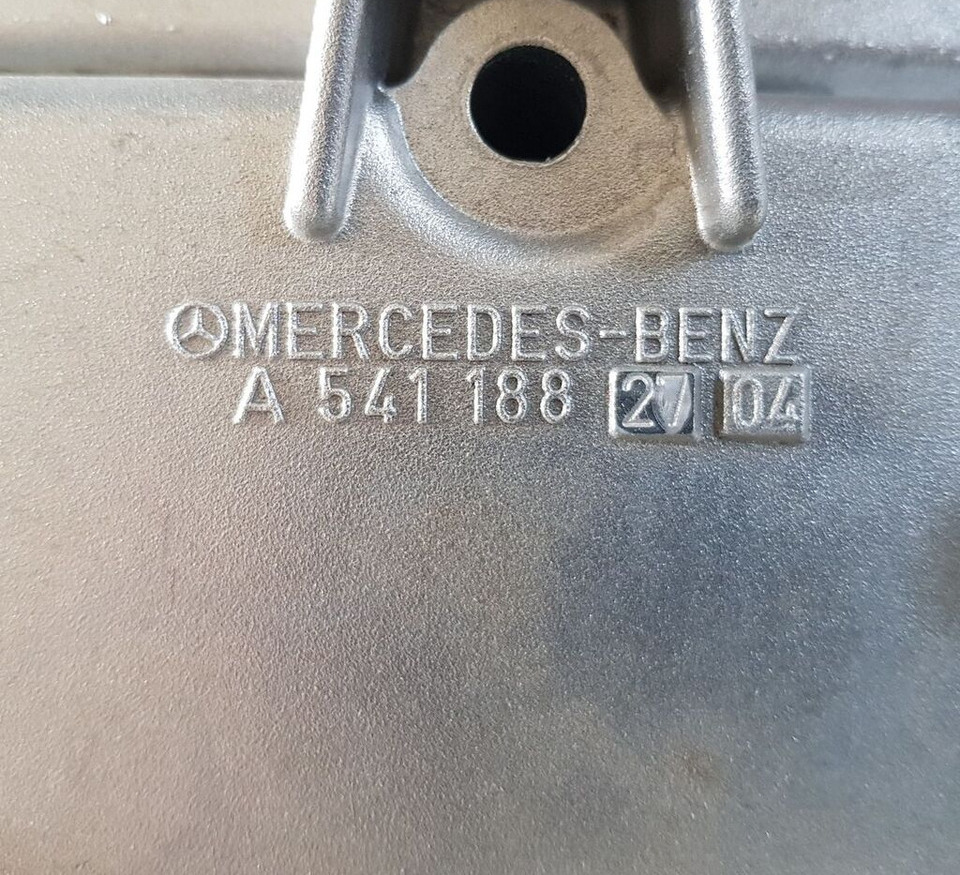 Mercedes-Benz A541 188 2704 Mercedes-Benz ACTROS - Radiateur d'huile pour Camion: photos 1 Mercedes-Benz A541 188 2704 Mercedes-Benz ACTROS - Radiateur d'huile pour Camion: photos 1