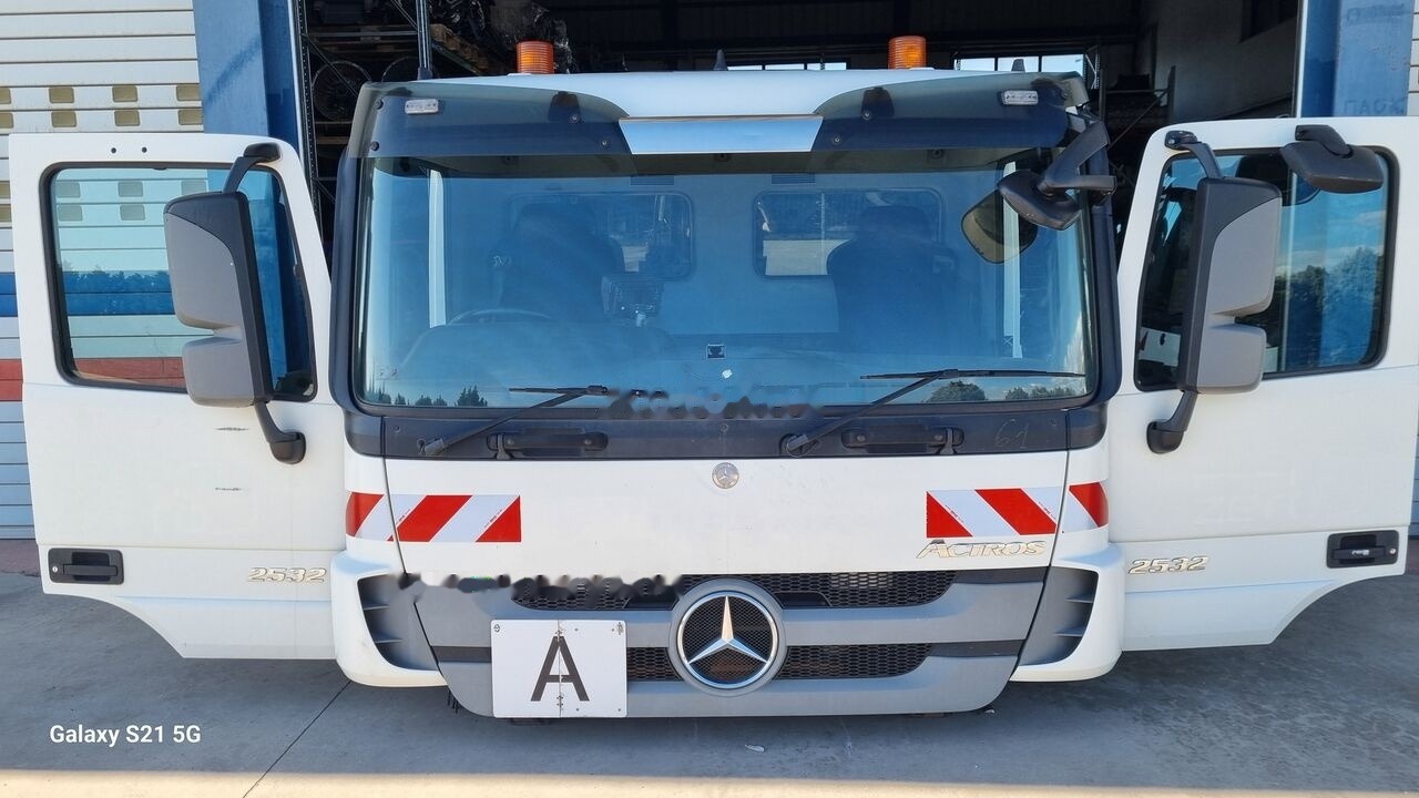 Mercedes-Benz CAB ACTROS SHORT EURO 5 A 9416002005 Mercedes-Benz MP3 ACTROS - Cabine pour Camion: photos 5 Mercedes-Benz CAB ACTROS SHORT EURO 5 A 9416002005 Mercedes-Benz MP3 ACTROS - Cabine pour Camion: photos 5