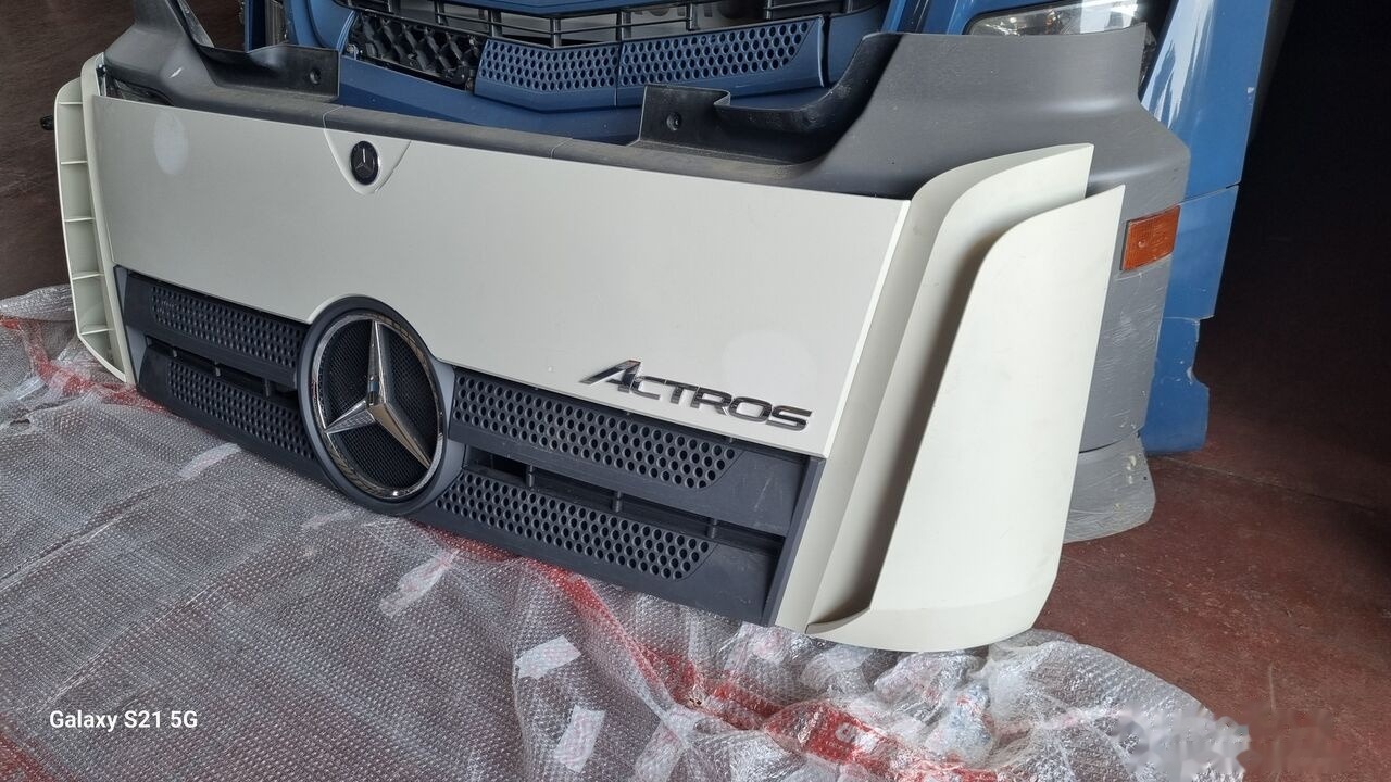 Mercedes-Benz MERCEDES ACTROS MP4 EURO 6 Mercedes-Benz ACTROS MP4 - Capot pour Camion: photos 1 Mercedes-Benz MERCEDES ACTROS MP4 EURO 6 Mercedes-Benz ACTROS MP4 - Capot pour Camion: photos 1