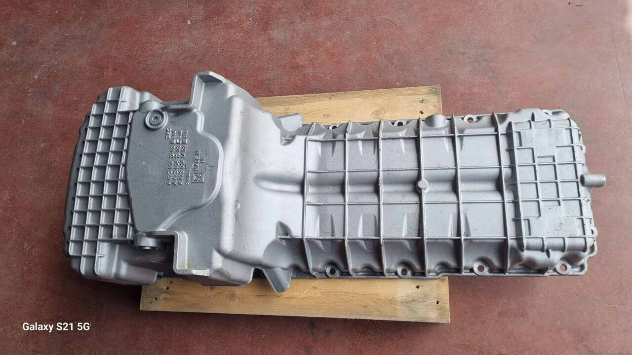 Mercedes-Benz OIL PAN ACTROS MP4 A4730102213 Mercedes-Benz ACTROS MP4 EURO 6 - Carter pour Camion: photos 4 Mercedes-Benz OIL PAN ACTROS MP4 A4730102213 Mercedes-Benz ACTROS MP4 EURO 6 - Carter pour Camion: photos 4
