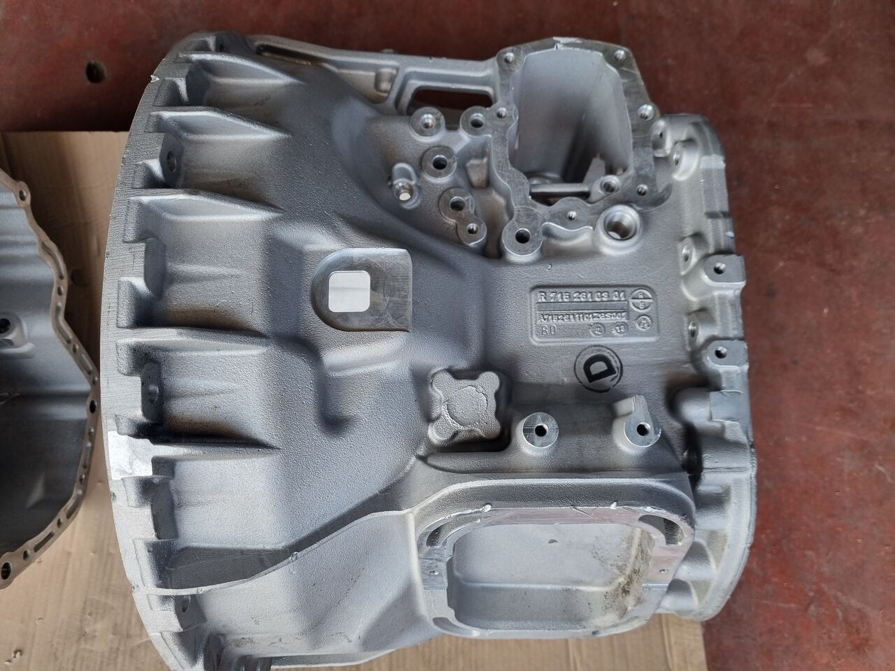 Mercedes-Benz TRANSMISSION HOUSING Mercedes-Benz ACTROS MP4 EURO 6 - Boîte de vitesse pour Camion: photos 2 Mercedes-Benz TRANSMISSION HOUSING Mercedes-Benz ACTROS MP4 EURO 6 - Boîte de vitesse pour Camion: photos 2