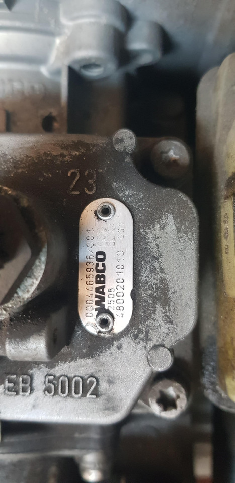 WABCO ATEGO 2 - Valve de frein pour Camion: photos 5 WABCO ATEGO 2 - Valve de frein pour Camion: photos 5