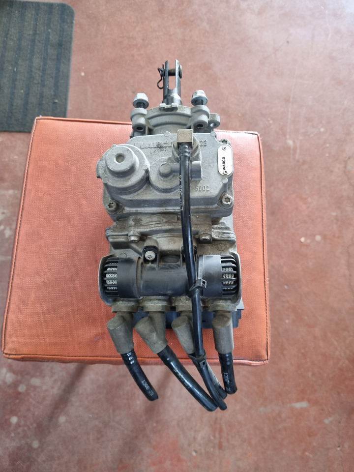 WABCO ATEGO 2 - Valve de frein pour Camion: photos 1 WABCO ATEGO 2 - Valve de frein pour Camion: photos 1