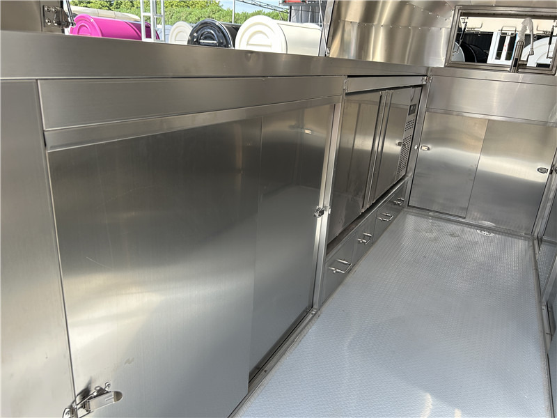 Remorque magasin pour transport de la nourriture European Food Truck Crepe,Burger,Grilled Sausage,Lángos Food Trailer: photos 10 Remorque magasin pour transport de la nourriture European Food Truck Crepe,Burger,Grilled Sausage,Lángos Food Trailer: photos 10