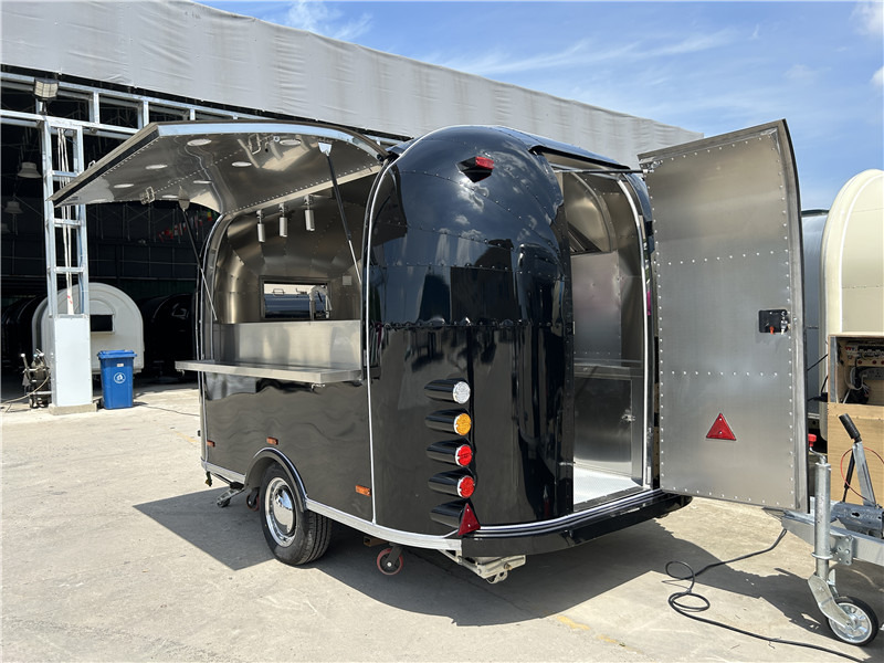 European Food Truck Crepe,Burger,Grilled Sausage,Lángos Food Trailer - Remorque magasin: photos 3 European Food Truck Crepe,Burger,Grilled Sausage,Lángos Food Trailer - Remorque magasin: photos 3