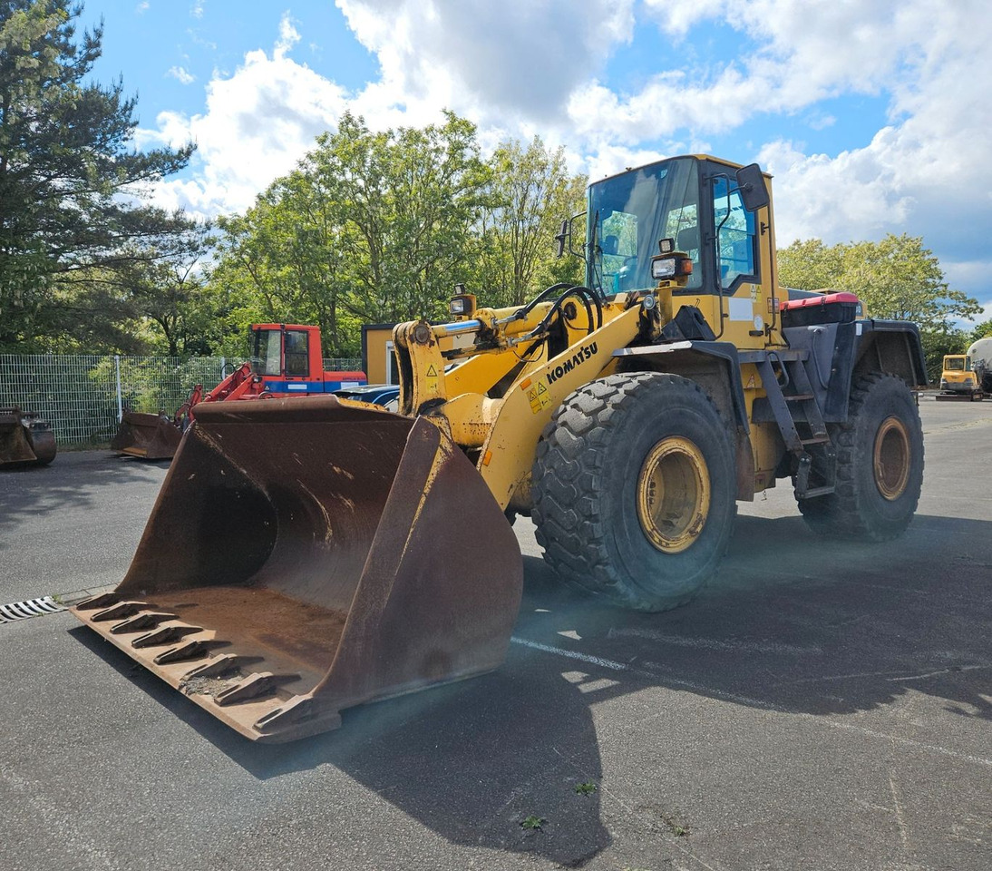 Komatsu WA 380-3 - Chargeuse sur pneus: photos 1 Komatsu WA 380-3 - Chargeuse sur pneus: photos 1