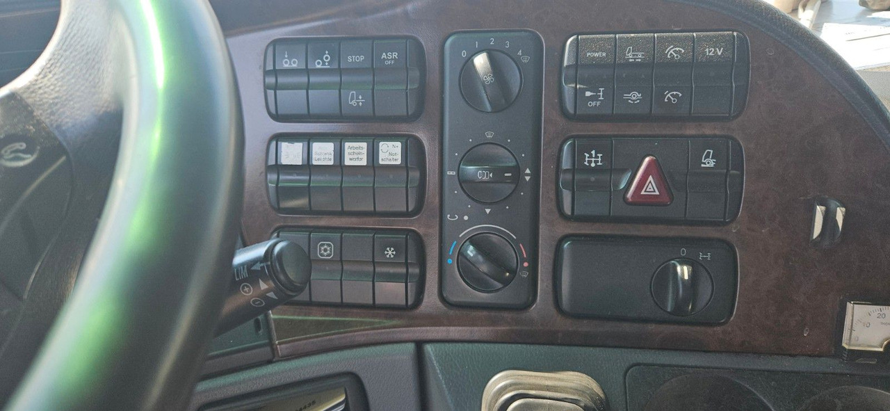 Mercedes-Benz Actros 2544 6x2 Tankwagen - Camion citerne: photos 5 Mercedes-Benz Actros 2544 6x2 Tankwagen - Camion citerne: photos 5