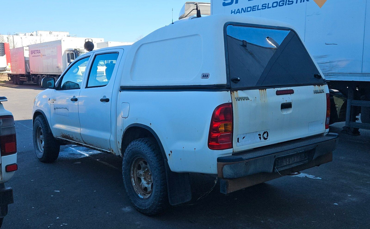 Toyota Hilux Double Cab 4x4 - SUV: photos 4 Toyota Hilux Double Cab 4x4 - SUV: photos 4