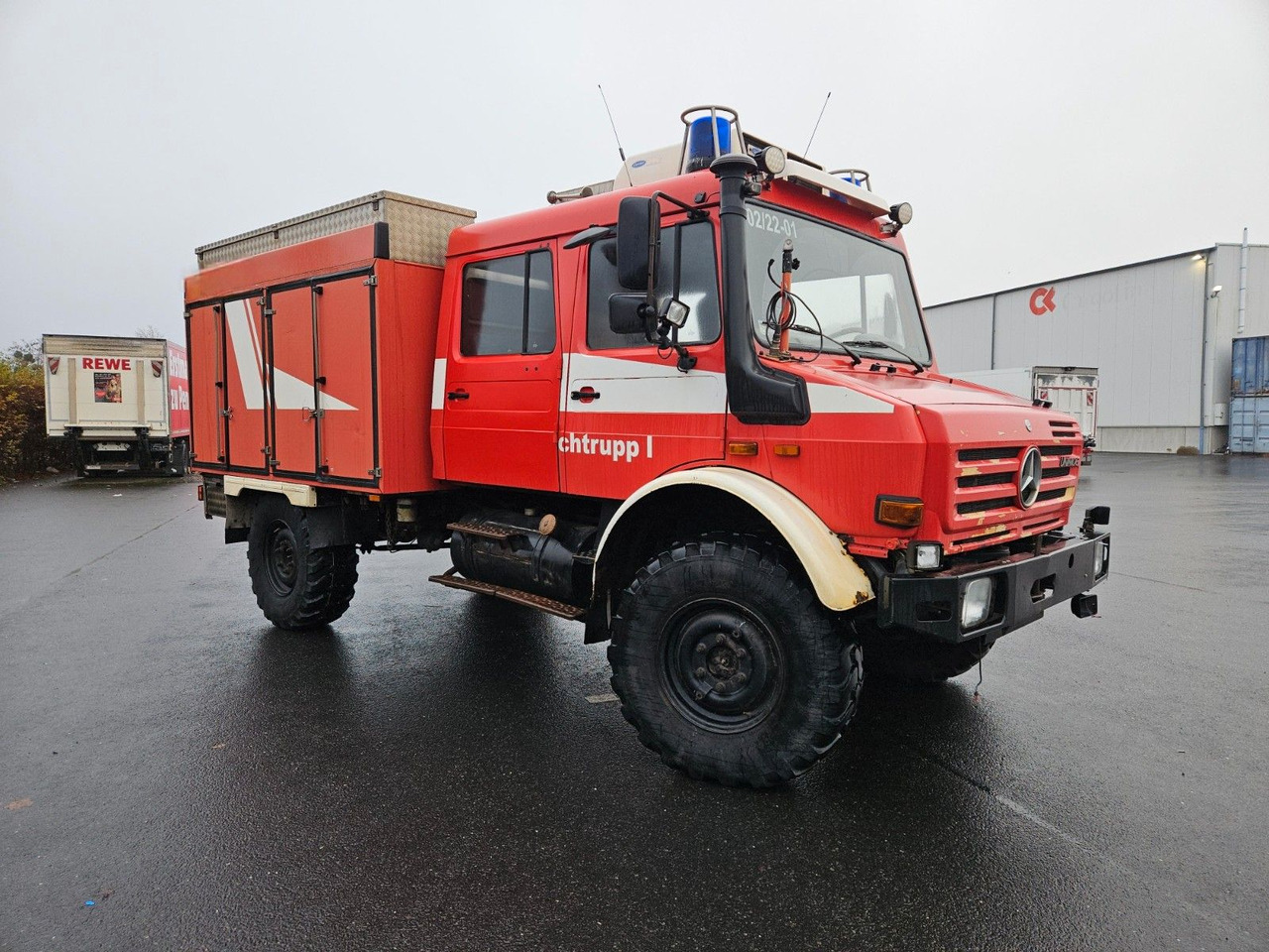 Unimog U4000 4x4 DOKA Tanklöschfahrzeug Feuerwehr - Camion citerne: photos 1 Unimog U4000 4x4 DOKA Tanklöschfahrzeug Feuerwehr - Camion citerne: photos 1