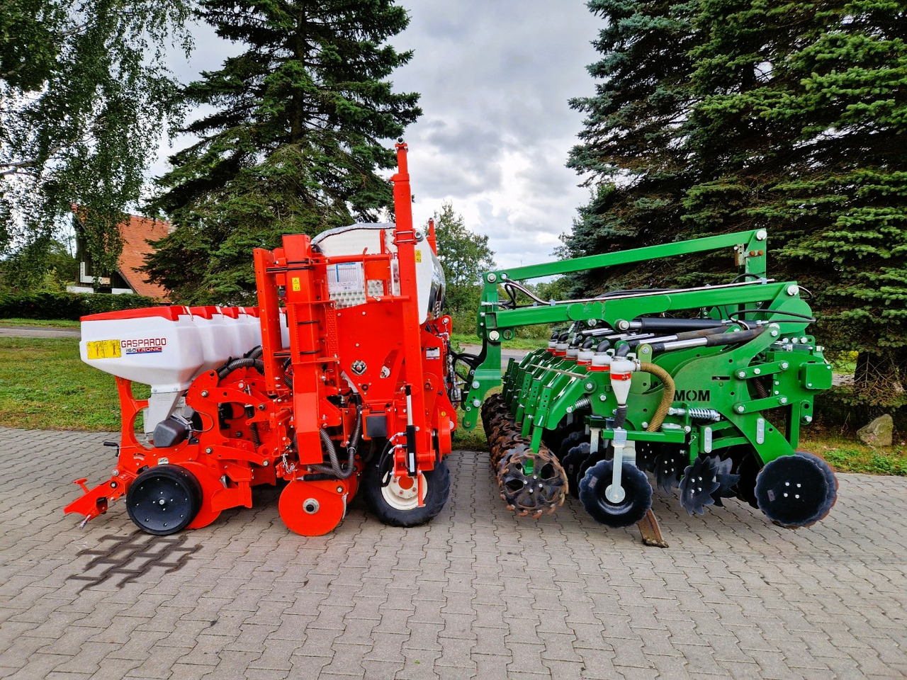 MASCHIO GASPARDO + Moretto MOM MAGA 6R + Strip Hawk - Semoir monograine: photos 1 MASCHIO GASPARDO + Moretto MOM MAGA 6R + Strip Hawk - Semoir monograine: photos 1