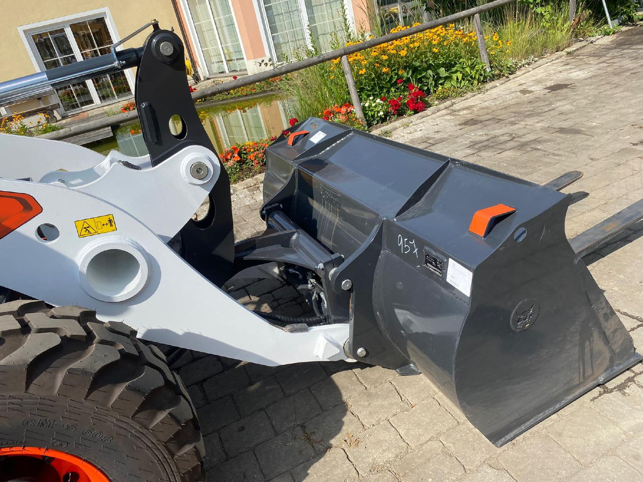 Bobcat L75 - Chargeuse sur pneus: photos 5 Bobcat L75 - Chargeuse sur pneus: photos 5