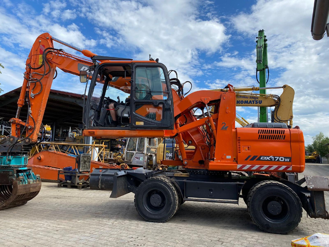 Doosan DX 170 W - Pelle sur pneus: photos 4 Doosan DX 170 W - Pelle sur pneus: photos 4