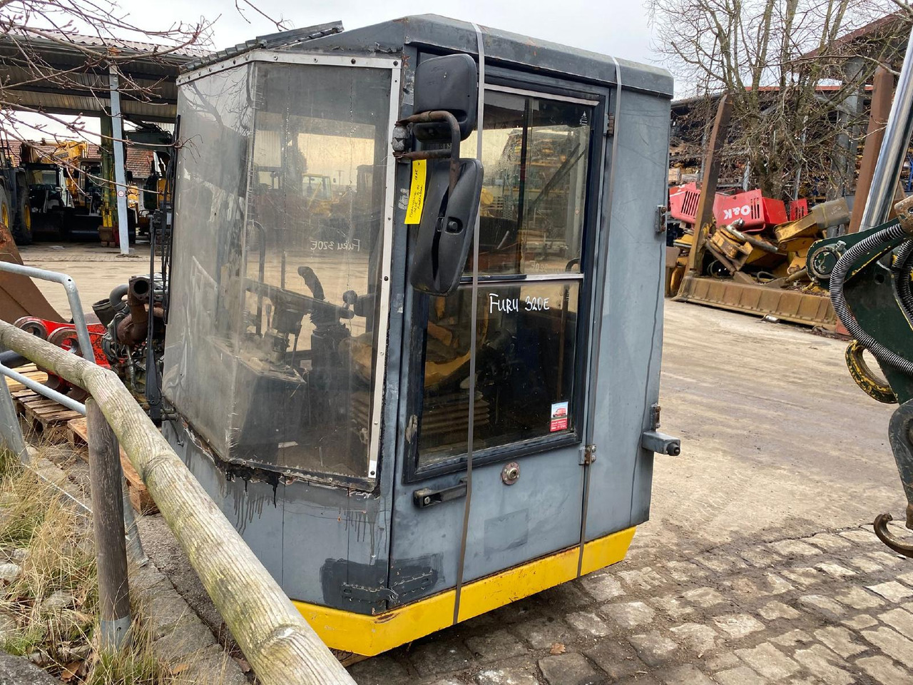 Furukawa 320 E - Cabine pour Engins de chantier: photos 1 Furukawa 320 E - Cabine pour Engins de chantier: photos 1