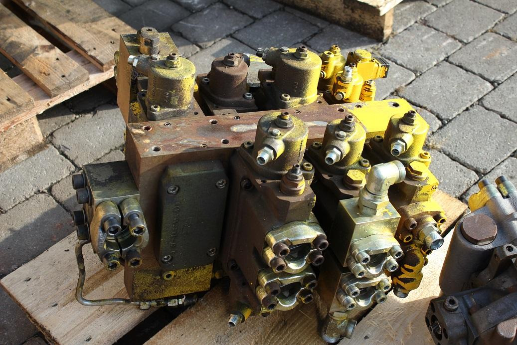 Furukawa W 735 - Valve hydraulique pour Engins de chantier: photos 3 Furukawa W 735 - Valve hydraulique pour Engins de chantier: photos 3