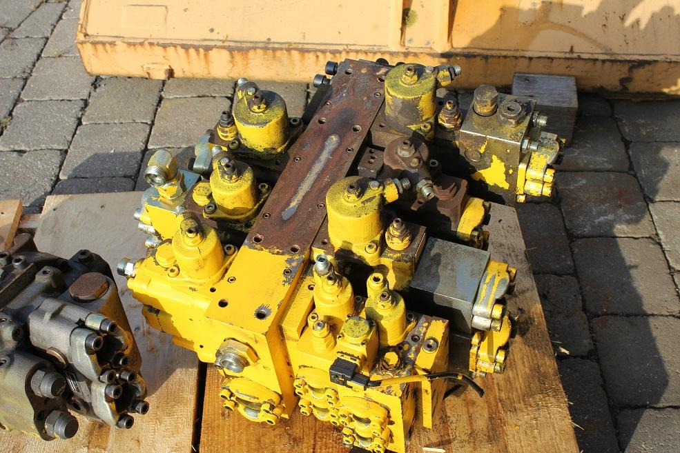 Furukawa W 735 - Valve hydraulique pour Engins de chantier: photos 2 Furukawa W 735 - Valve hydraulique pour Engins de chantier: photos 2