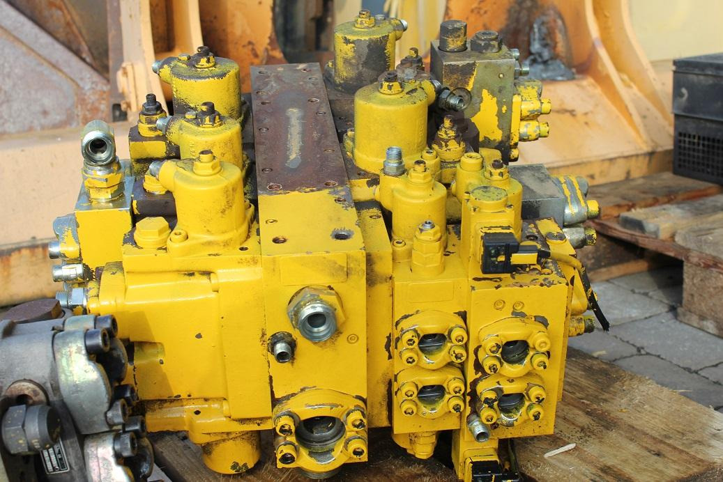 Furukawa W 735 - Valve hydraulique pour Engins de chantier: photos 4 Furukawa W 735 - Valve hydraulique pour Engins de chantier: photos 4