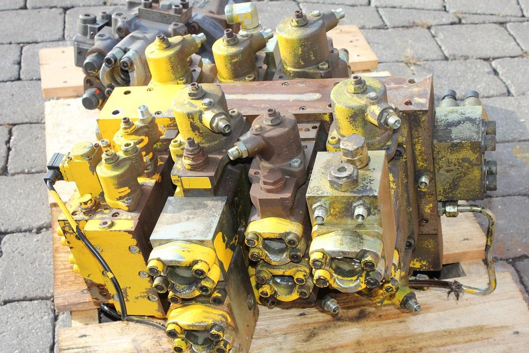 Furukawa W 735 - Valve hydraulique pour Engins de chantier: photos 1 Furukawa W 735 - Valve hydraulique pour Engins de chantier: photos 1