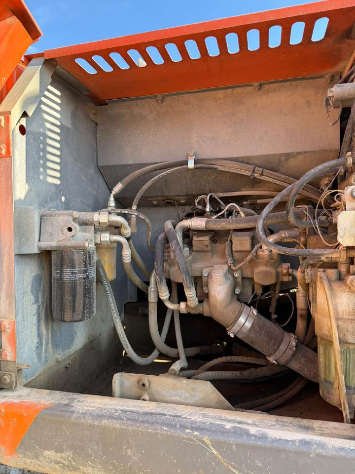 Pelle sur chenille Hitachi ZX 250 LCN -3: photos 9