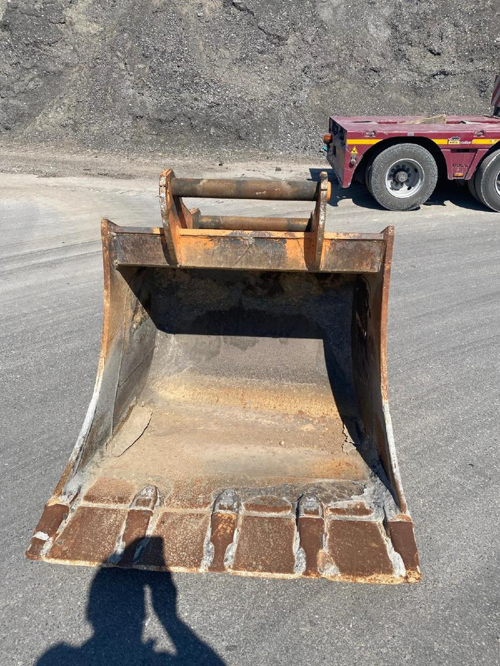 Pelle sur chenille Hitachi ZX 250 LCN -3: photos 12
